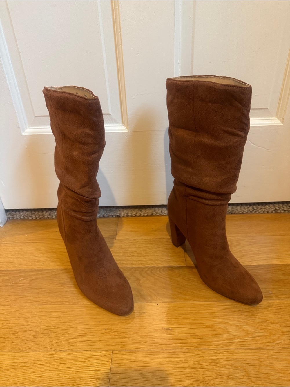 Banana Republic pull on slouchy boots size 6